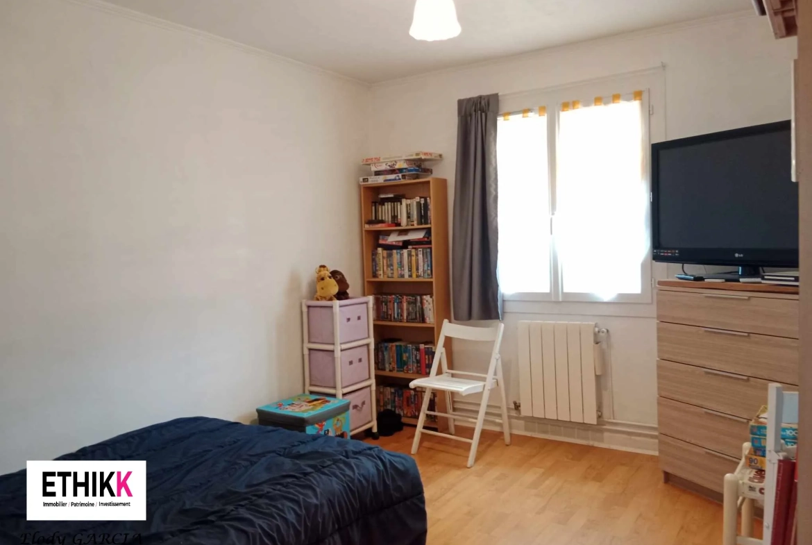 Maison familiale à vendre à Artix avec vue Pyrénées, 4 chambres, grand terrain, garage 