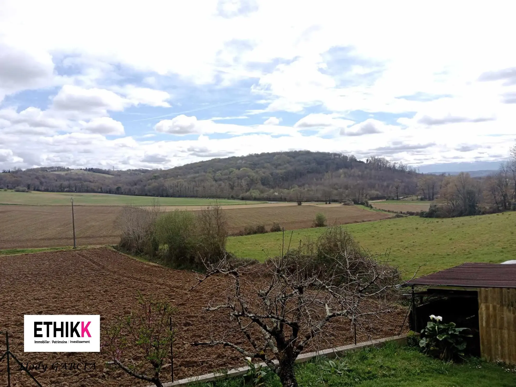 Maison familiale à vendre à Artix avec vue Pyrénées, 4 chambres, grand terrain, garage 