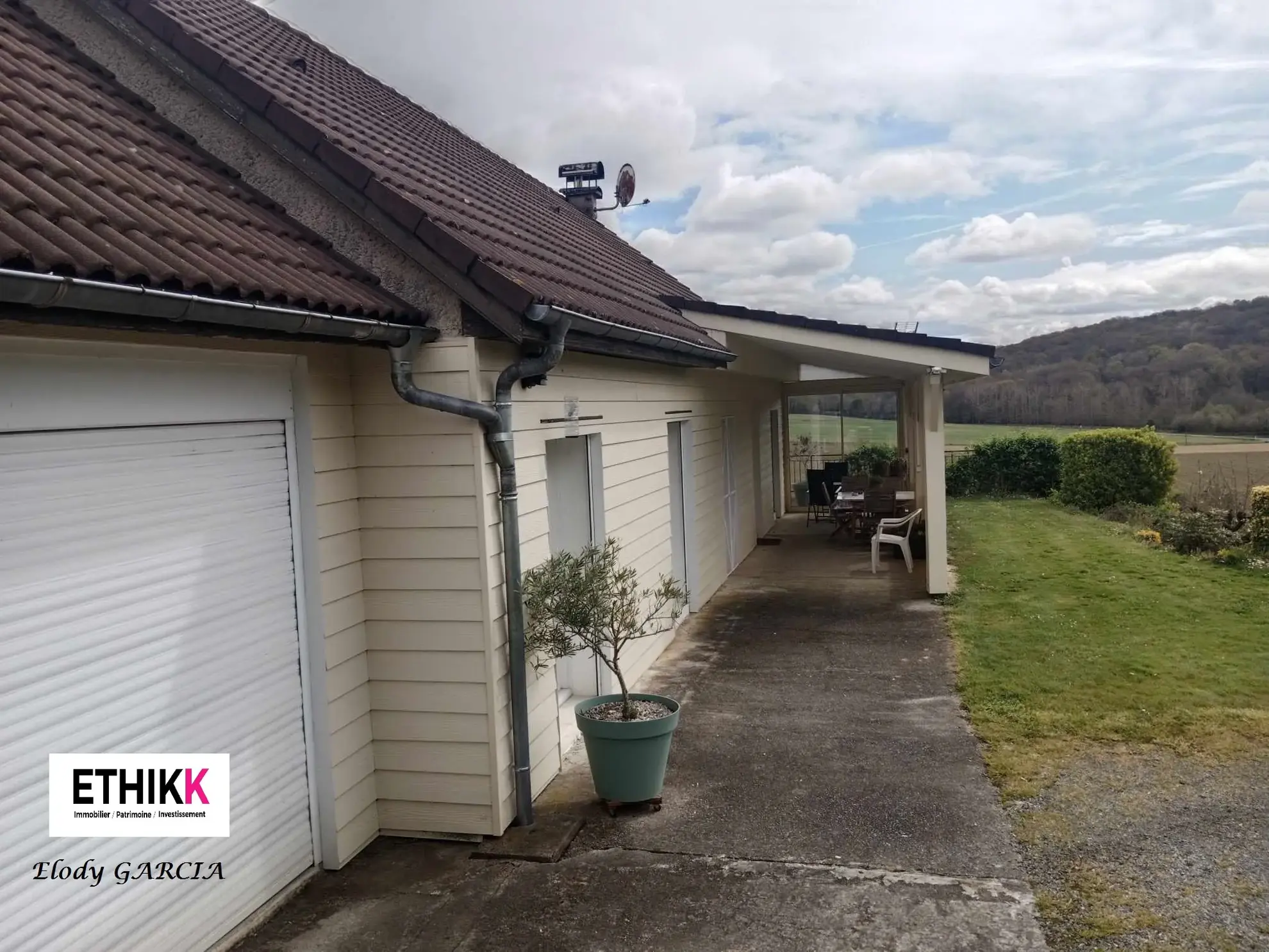 Maison familiale à vendre à Artix avec vue Pyrénées, 4 chambres, grand terrain, garage 