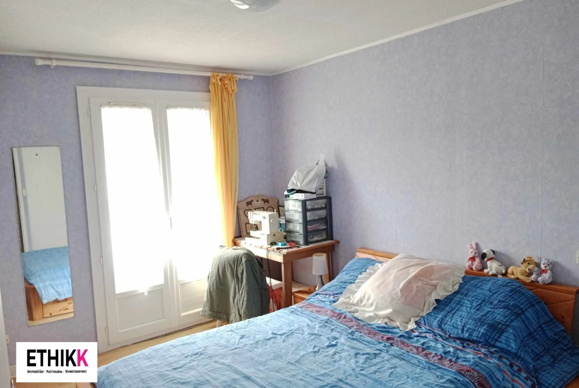 Maison familiale à vendre à Artix avec vue Pyrénées, 4 chambres, grand terrain, garage 