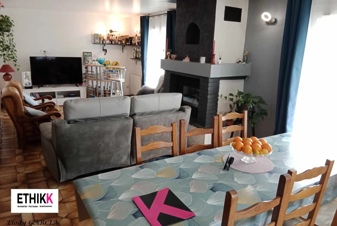 Maison familiale à vendre à Artix avec vue Pyrénées, 4 chambres, grand terrain, garage 