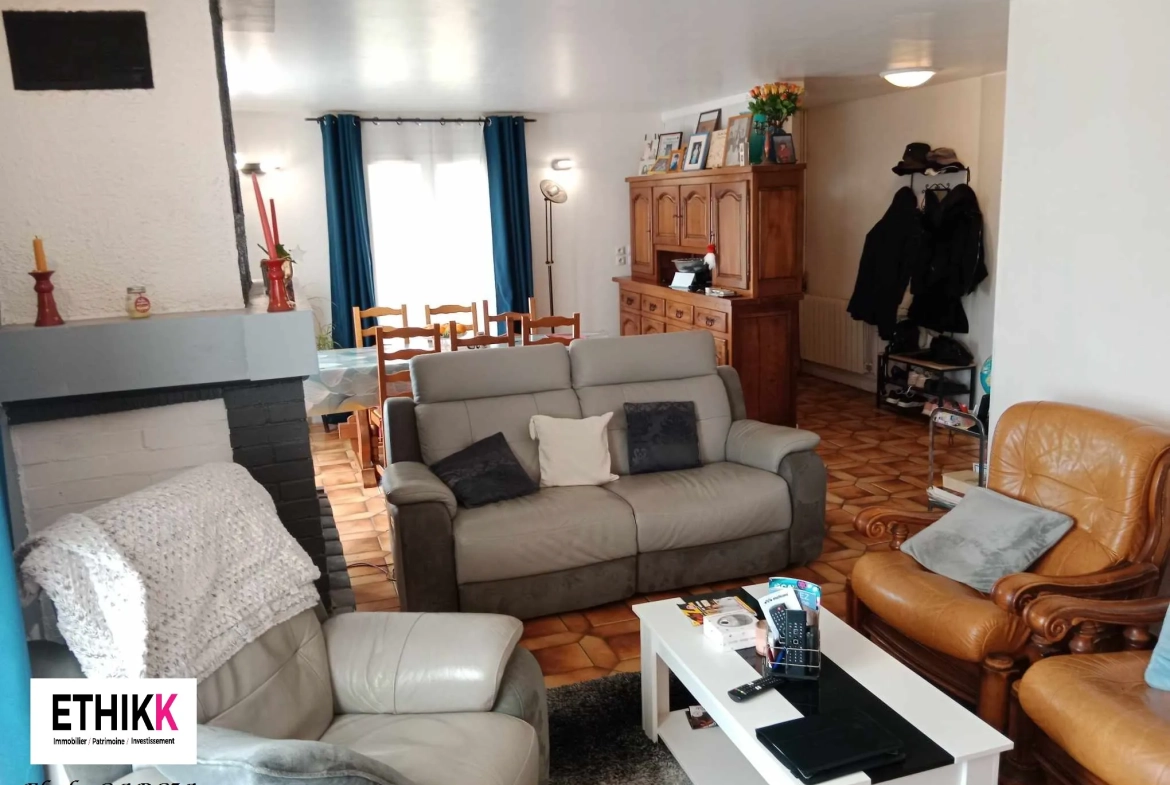 Maison familiale à vendre à Artix avec vue Pyrénées, 4 chambres, grand terrain, garage 