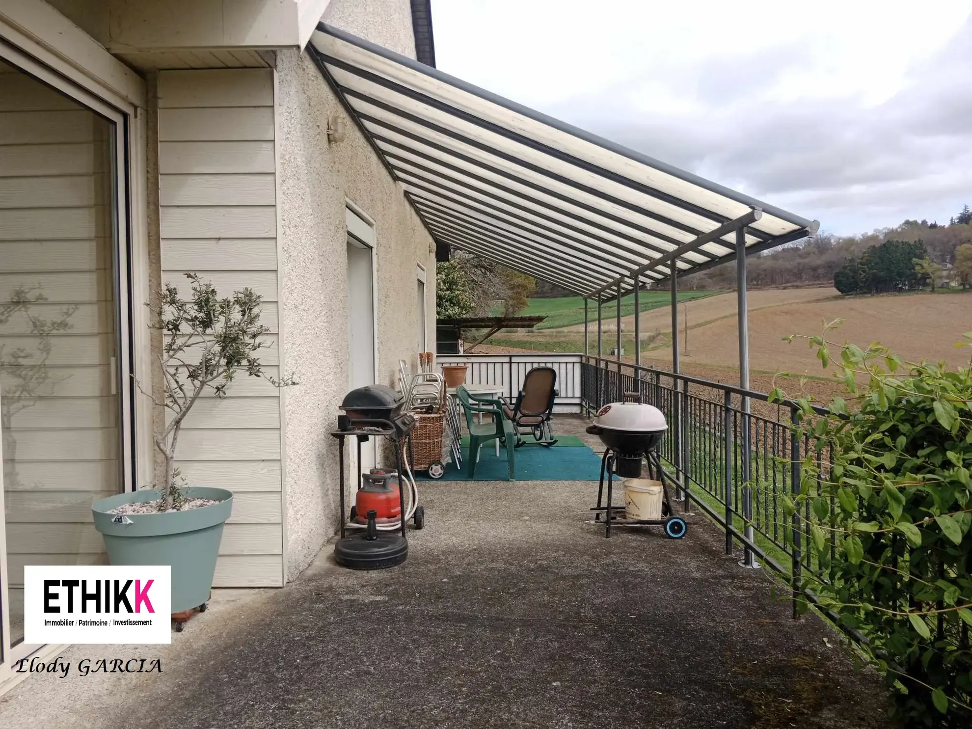 Maison familiale à vendre à Artix avec vue Pyrénées, 4 chambres, grand terrain, garage 