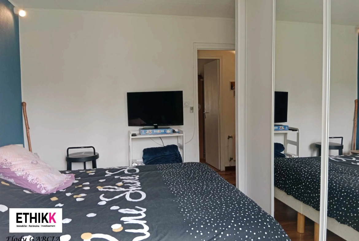 Maison familiale à vendre à Artix avec vue Pyrénées, 4 chambres, grand terrain, garage 