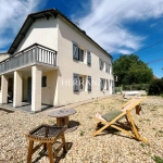 Charmante maison en pierre de 160 m² avec chais et grand terrain à Moulin-Neuf