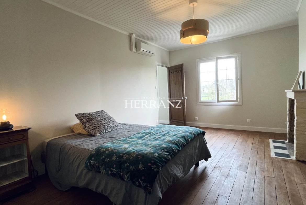 Charmante maison en pierre de 160 m² avec chais et grand terrain à Moulin-Neuf 