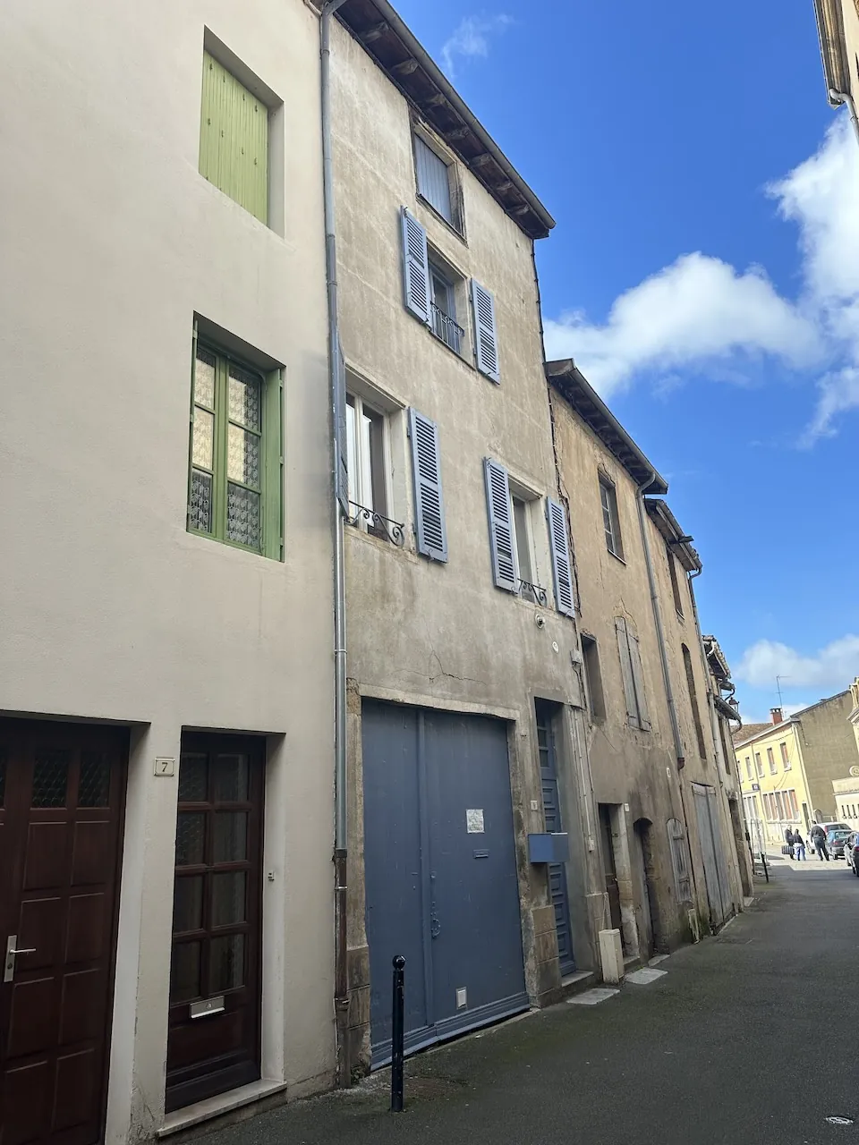 Maison de village à vendre à Marcigny avec terrasse et garage 