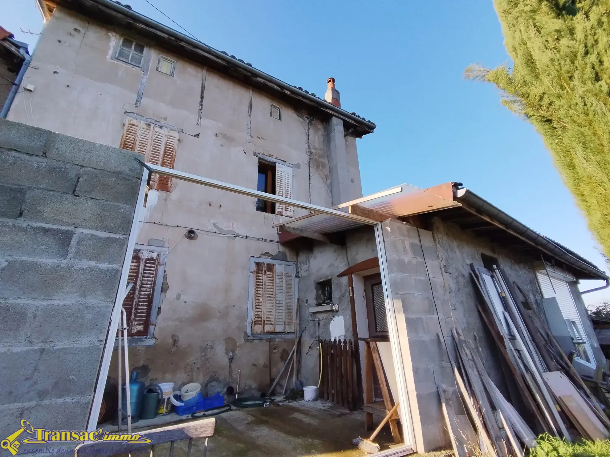 Maison de village à rénover de 60 m² avec parcelle de 2821 m² à Orléat 