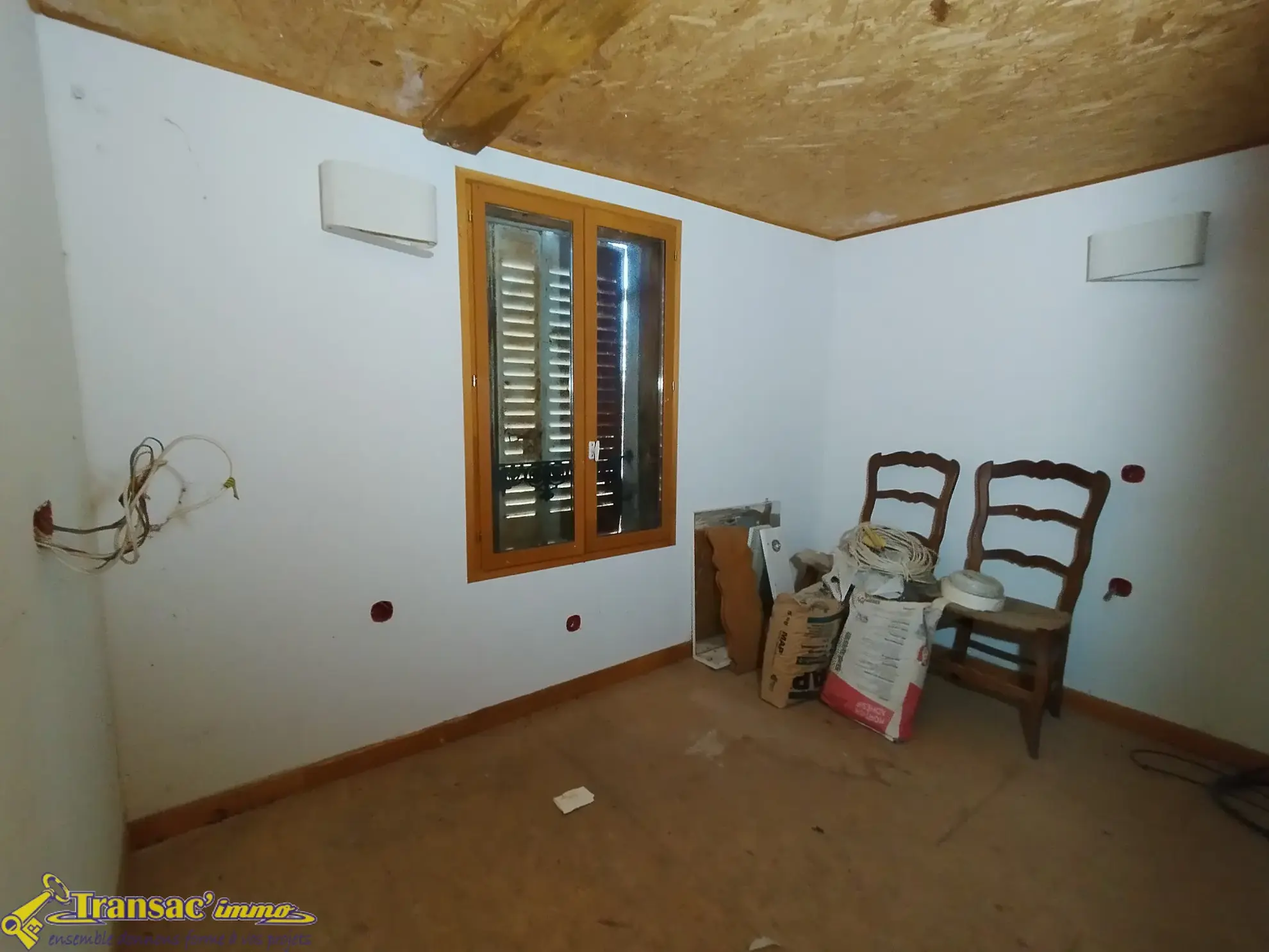 Maison de village à rénover de 60 m² avec parcelle de 2821 m² à Orléat 