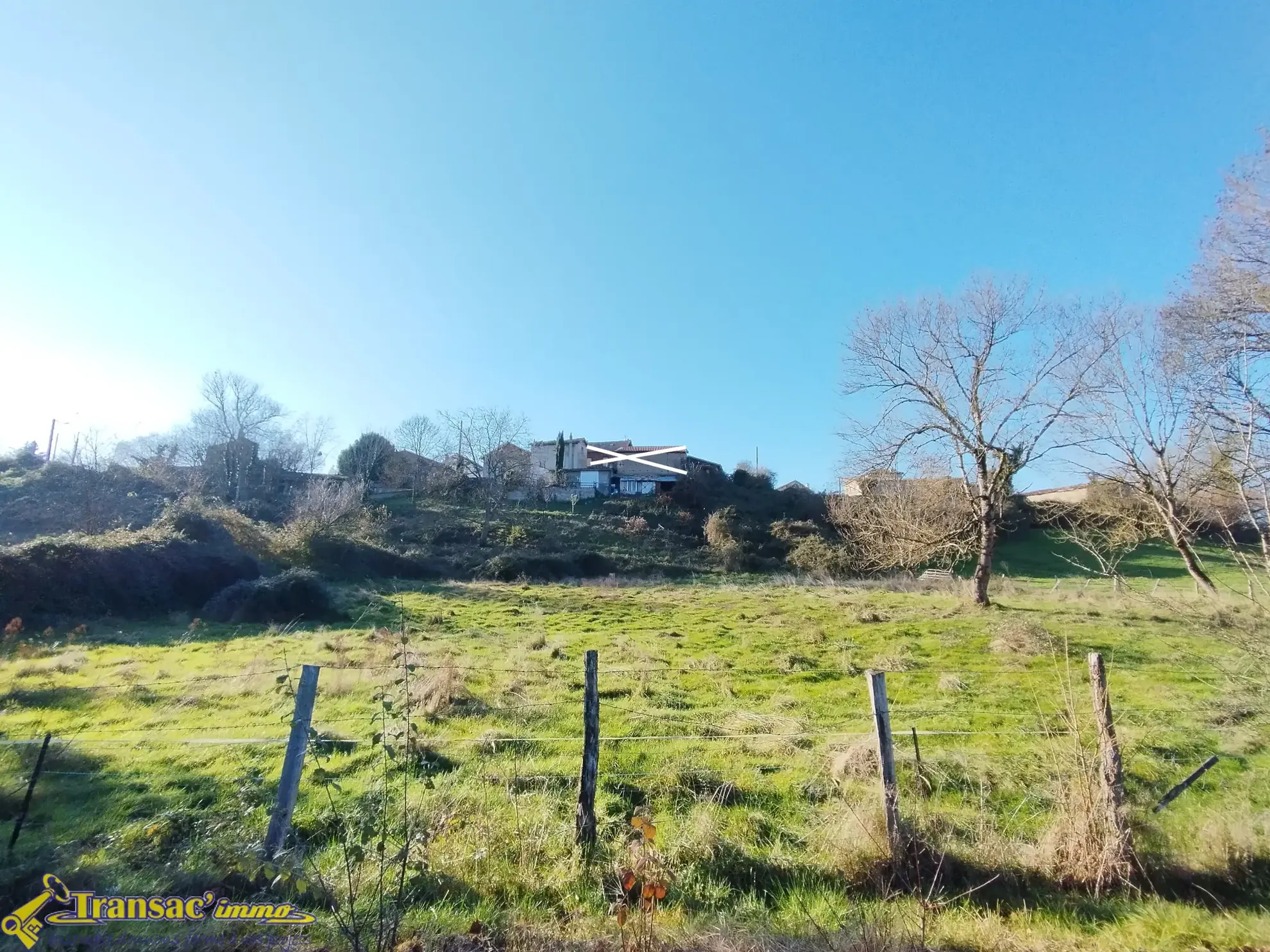 Maison de village à rénover de 60 m² avec parcelle de 2821 m² à Orléat 