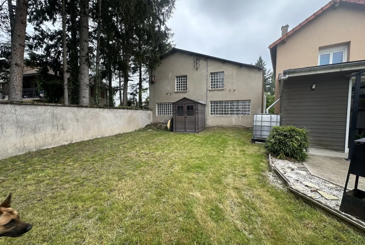 Maison de 136 m² à Riorges avec terrasse et grand terrain 