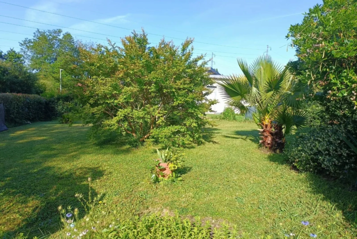 Maison de plain-pied à Artix, 3 chambres, jardin clôturé, secteur calme 