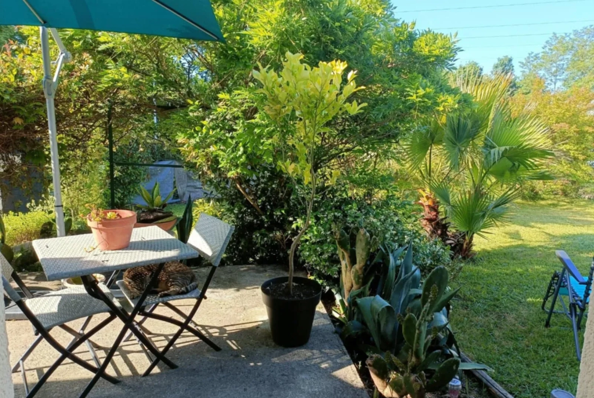 Maison de plain-pied à Artix, 3 chambres, jardin clôturé, secteur calme 