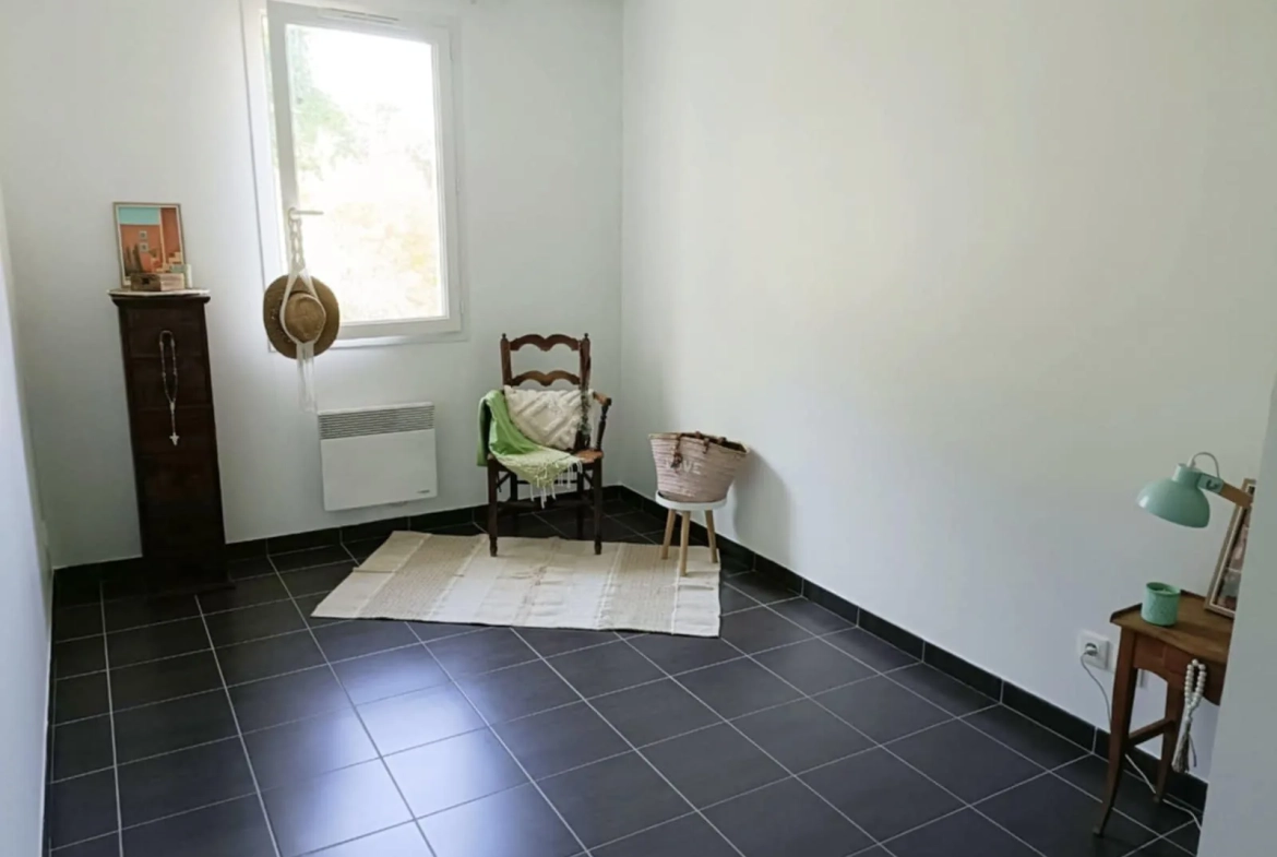 Maison de plain-pied à Artix, 3 chambres, jardin clôturé, secteur calme 
