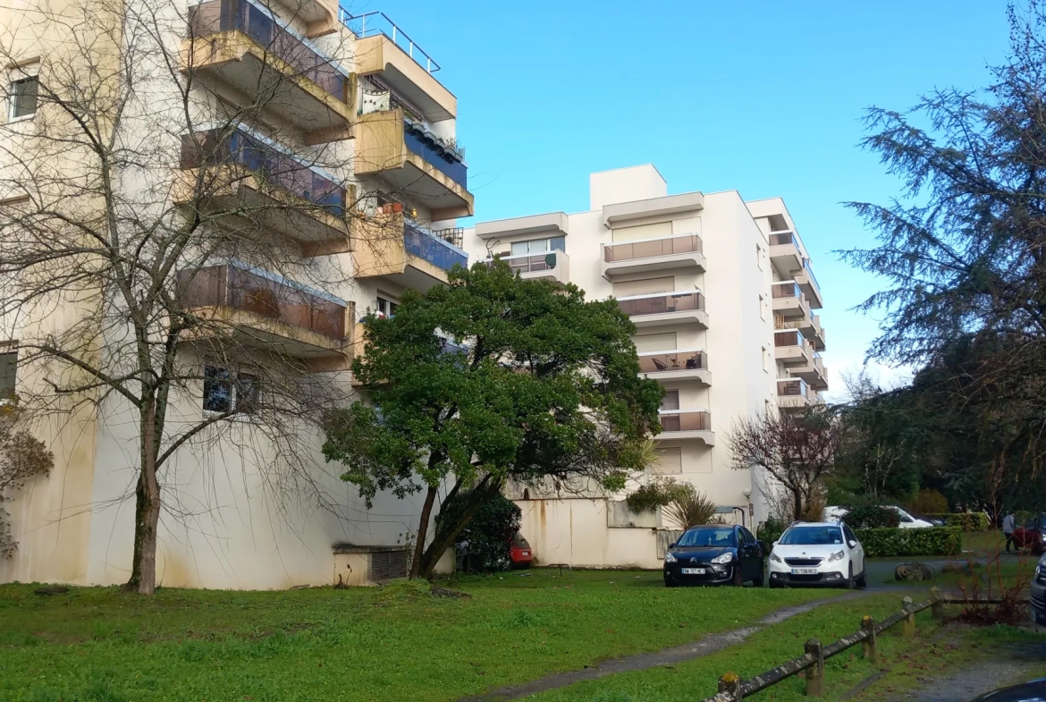 Appartement lumineux à Bordeaux Caudéran avec vue sur parc boisé - Idéal investissement 