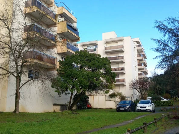 Appartement lumineux à Bordeaux Caudéran avec vue sur parc boisé - Idéal investissement