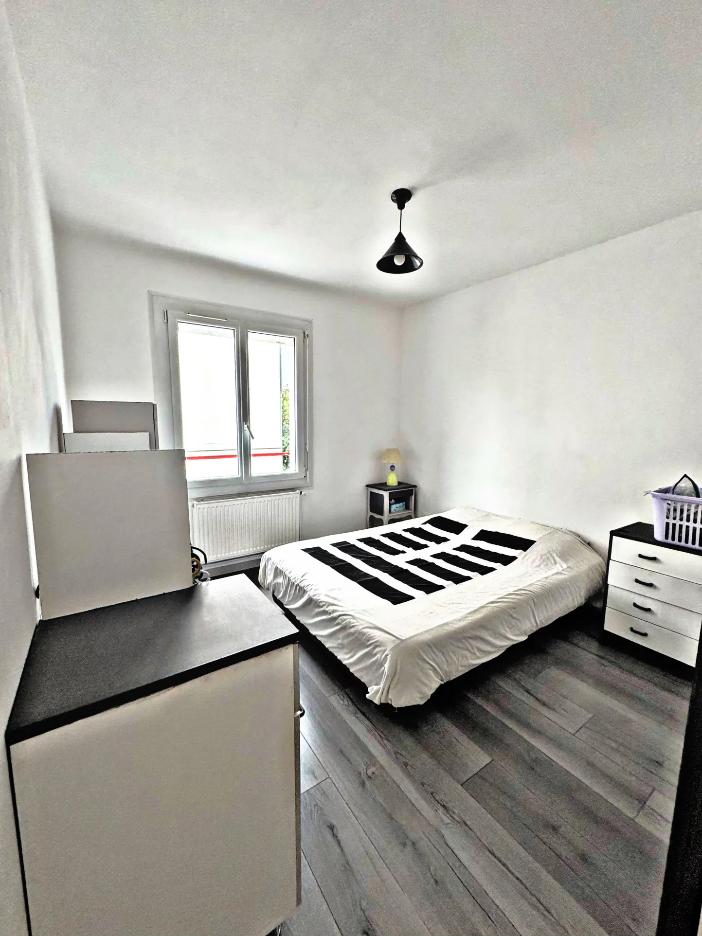 Appartement T2 rénové à Fontaine avec cour intérieure et parking à proximité 