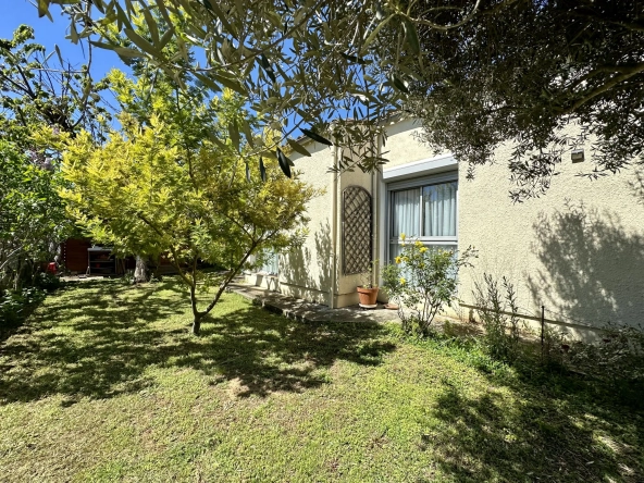 Maison à Trèbes avec 3 chambres, jardin arboré et garage - Opportunité à ne pas manquer