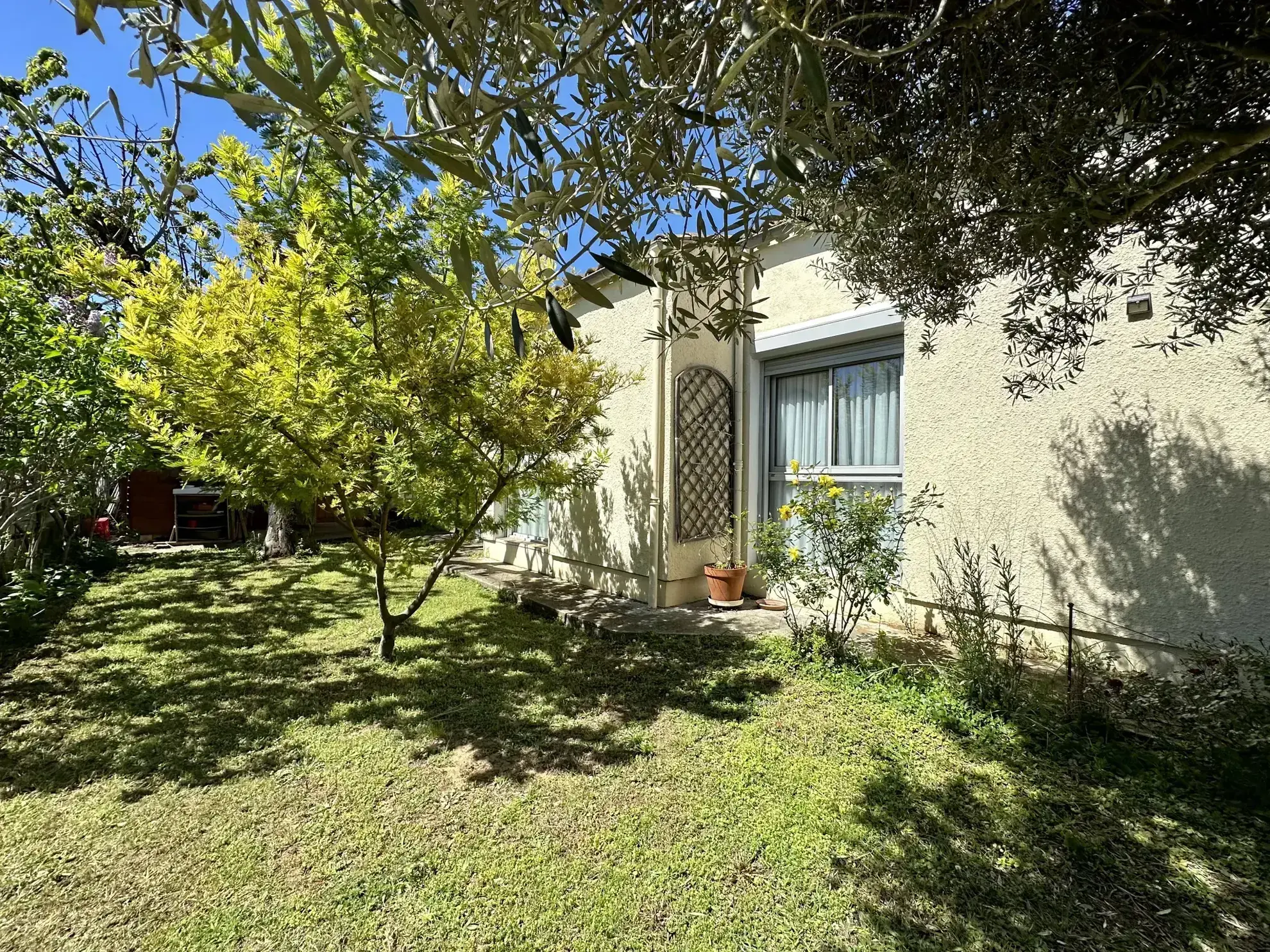 Maison à Trèbes avec 3 chambres, jardin arboré et garage - Opportunité à ne pas manquer 