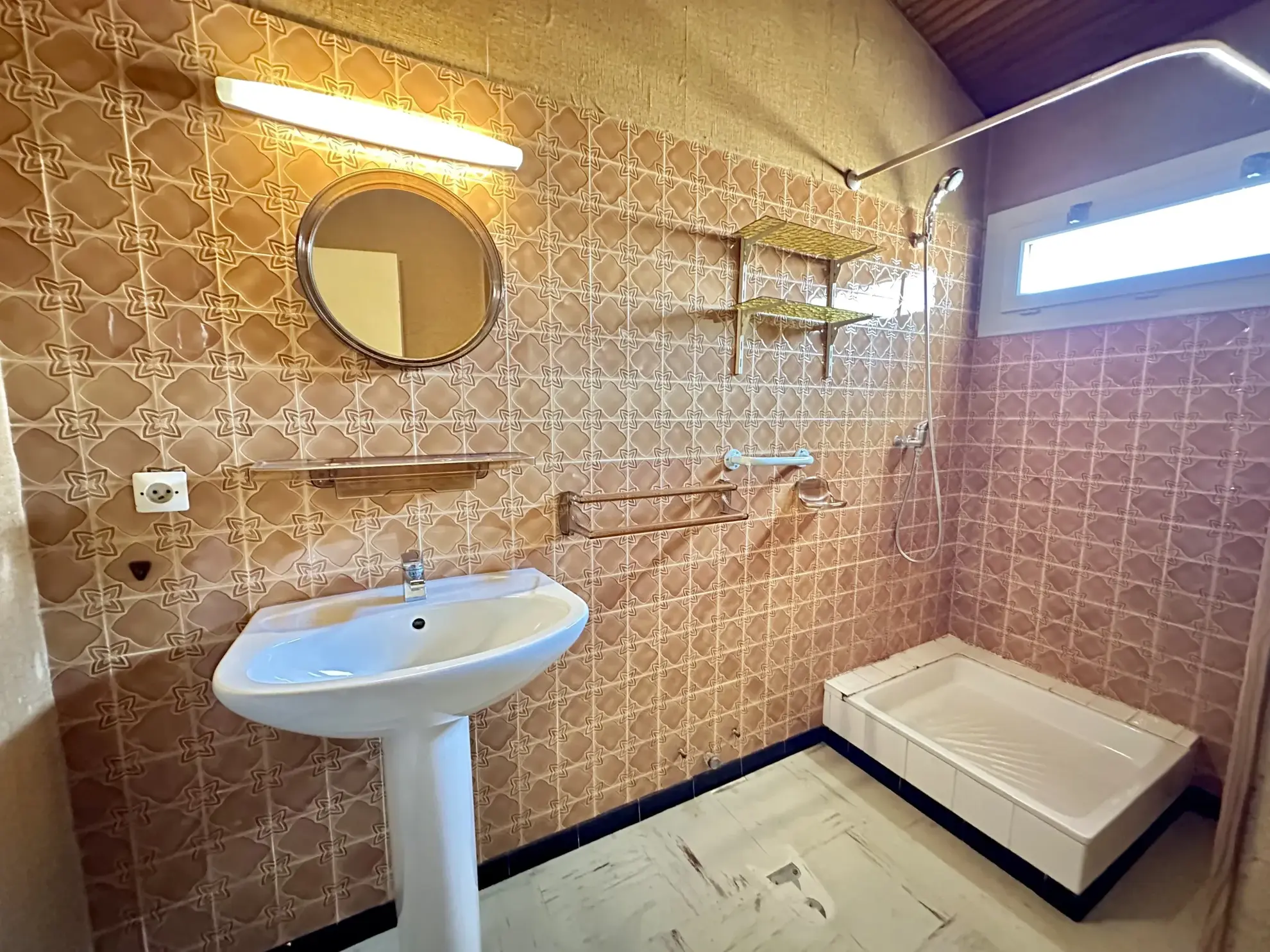 Maison à Trèbes avec 3 chambres, jardin arboré et garage - Opportunité à ne pas manquer 