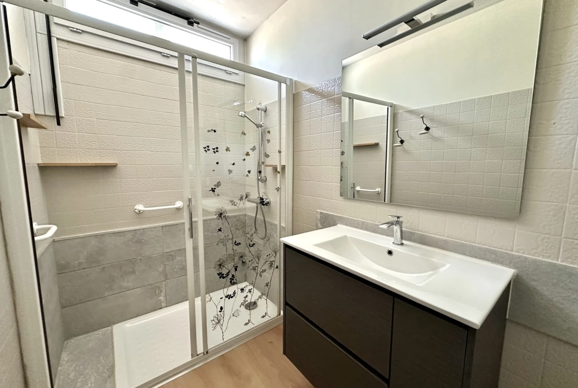 Maison à Trèbes avec 3 chambres, jardin arboré et garage - Opportunité à ne pas manquer 