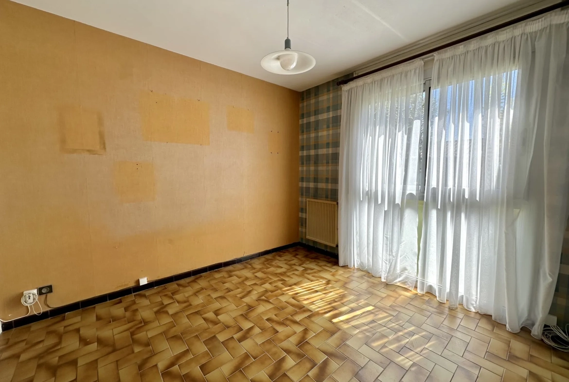 Maison à Trèbes avec 3 chambres, jardin arboré et garage - Opportunité à ne pas manquer 