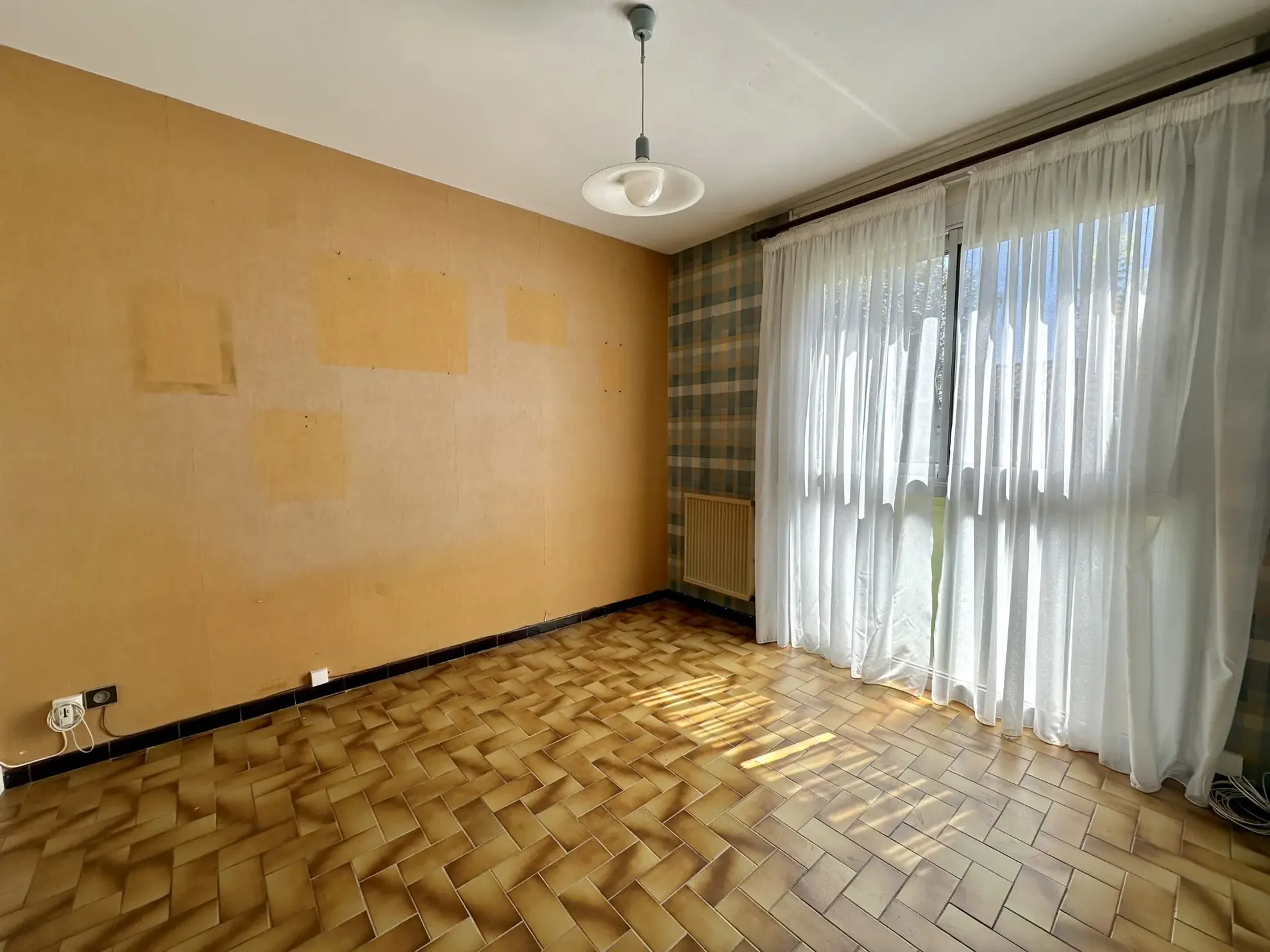 Maison à Trèbes avec 3 chambres, jardin arboré et garage - Opportunité à ne pas manquer 