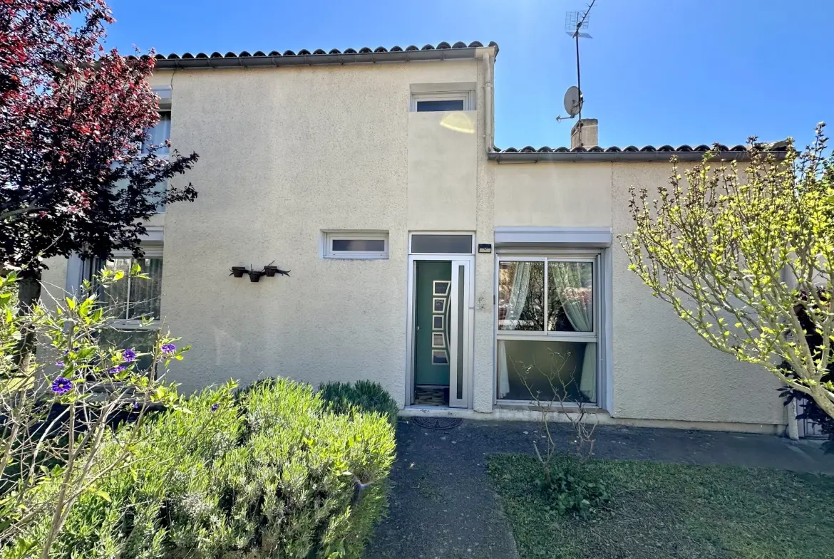 Maison à Trèbes avec 3 chambres, jardin arboré et garage - Opportunité à ne pas manquer 