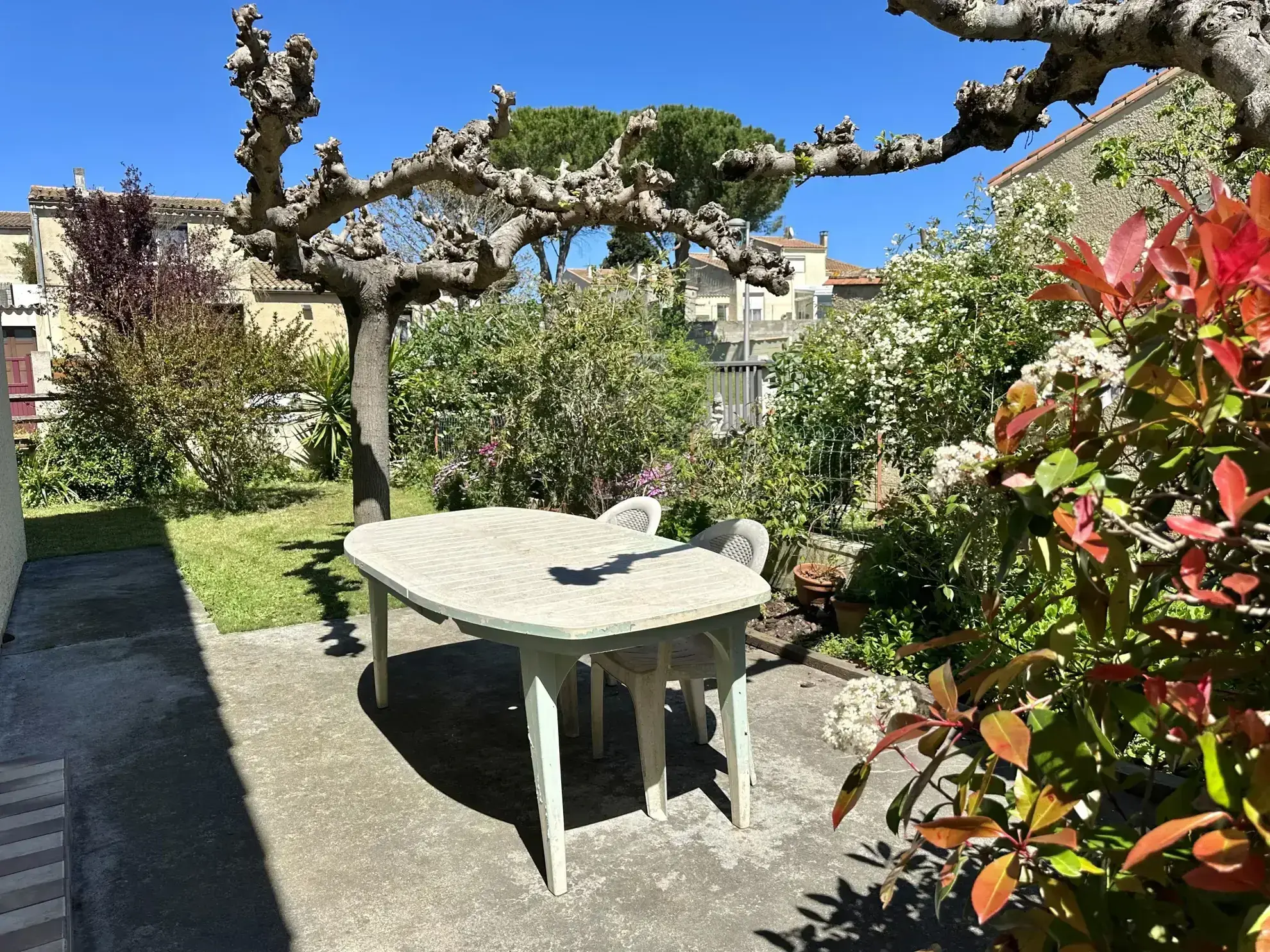 Maison à Trèbes avec 3 chambres, jardin arboré et garage - Opportunité à ne pas manquer 