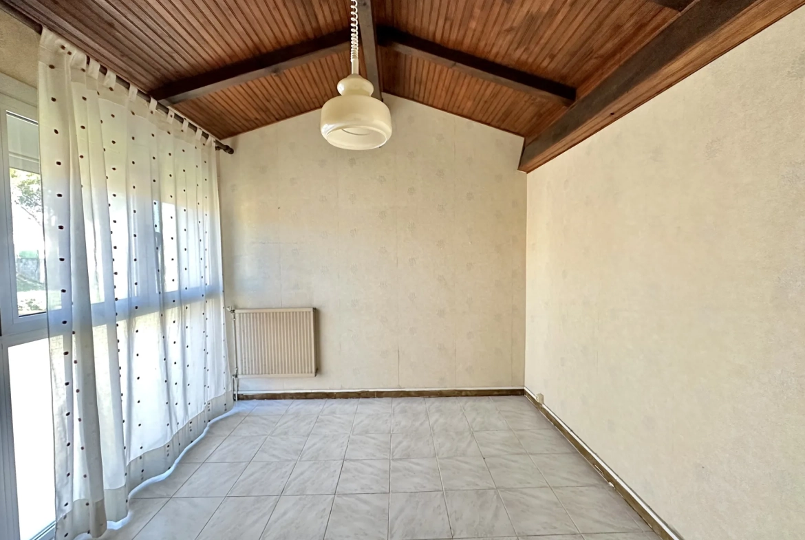 Maison à Trèbes avec 3 chambres, jardin arboré et garage - Opportunité à ne pas manquer 