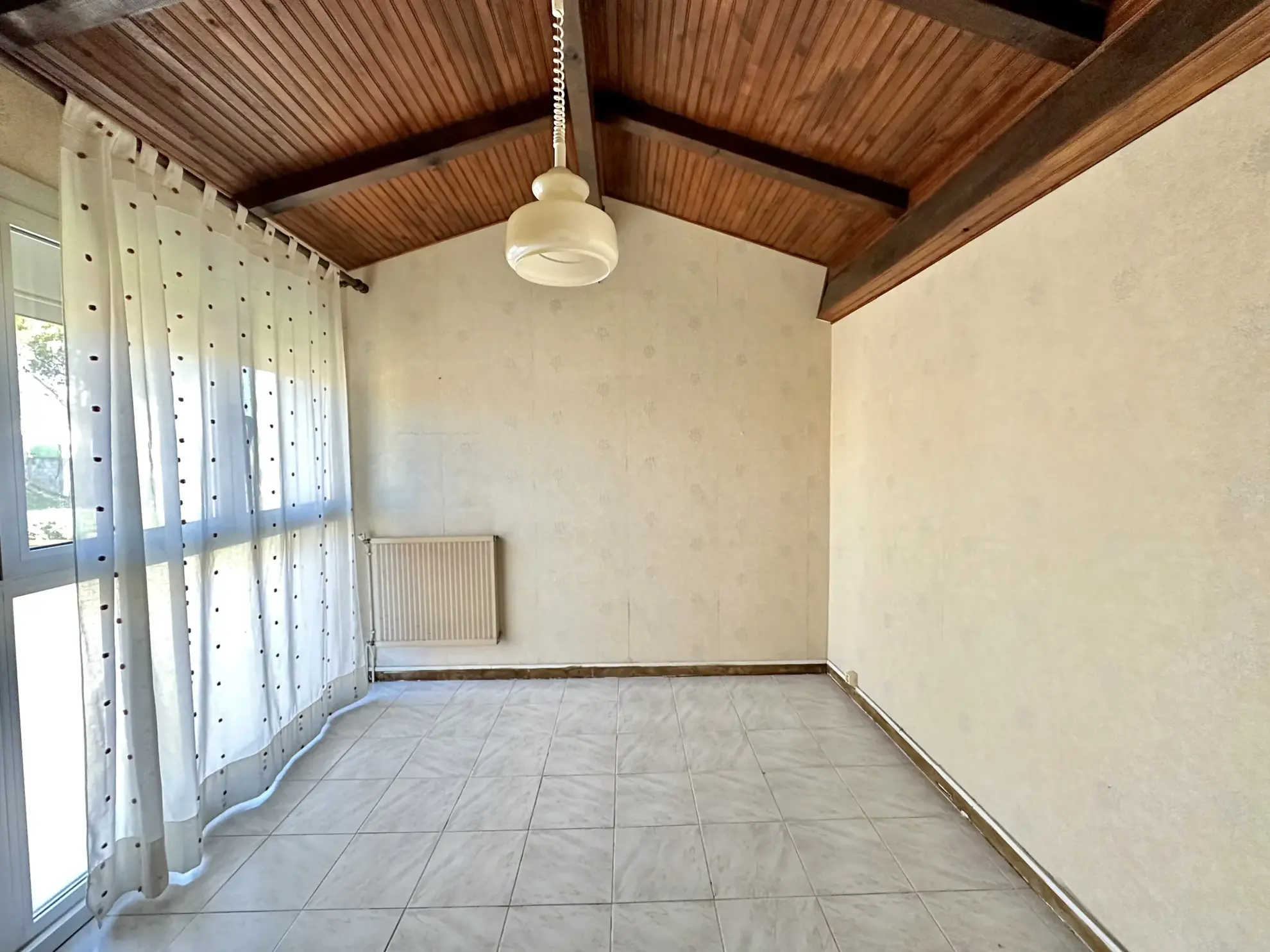 Maison à Trèbes avec 3 chambres, jardin arboré et garage - Opportunité à ne pas manquer 