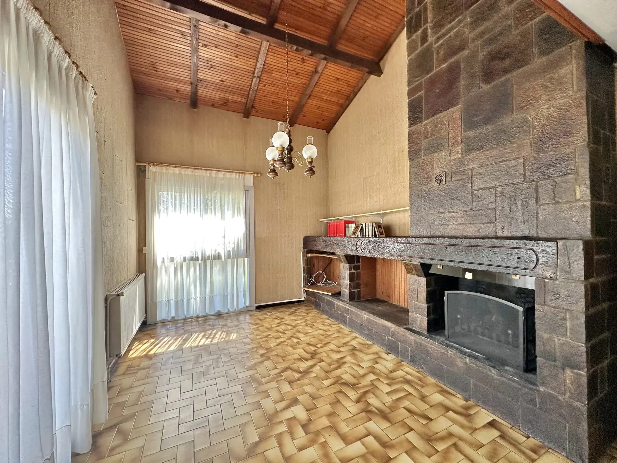 Maison à Trèbes avec 3 chambres, jardin arboré et garage - Opportunité à ne pas manquer 