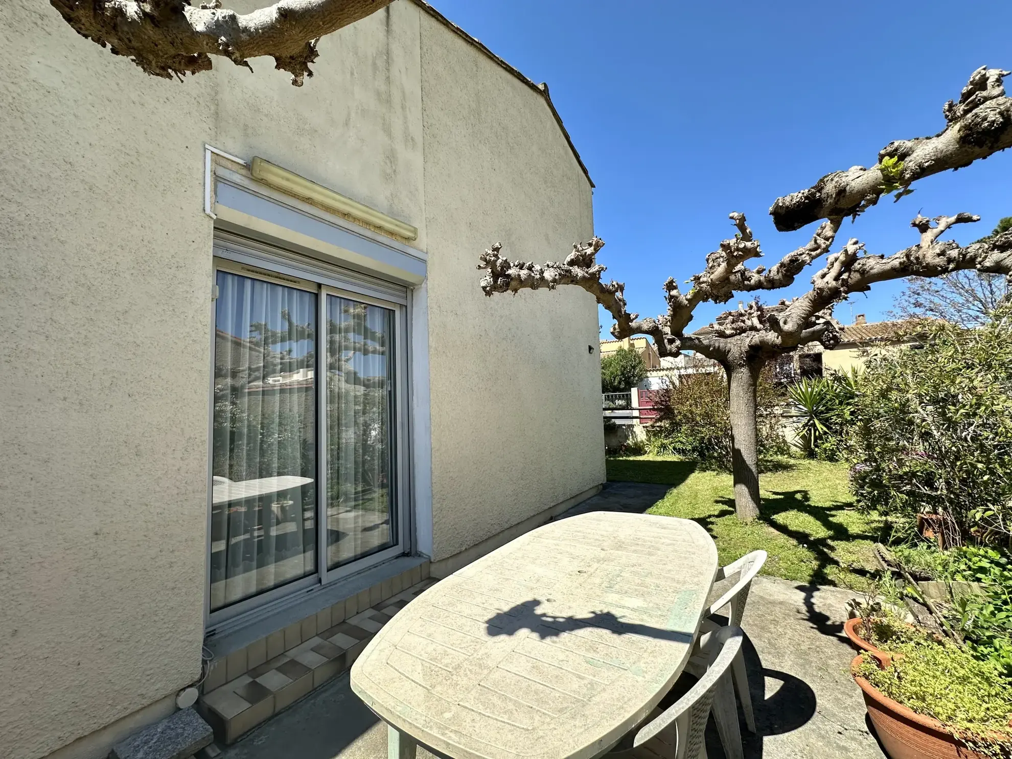 Maison à Trèbes avec 3 chambres, jardin arboré et garage - Opportunité à ne pas manquer 