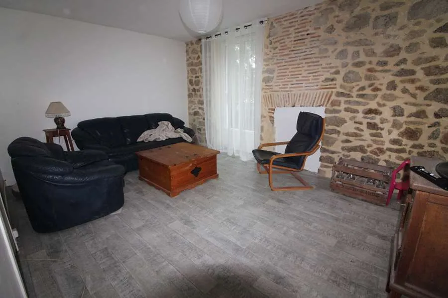 Charmante maison en pierre à vendre à Lormes, Morvan avec dépendances et jardin 
