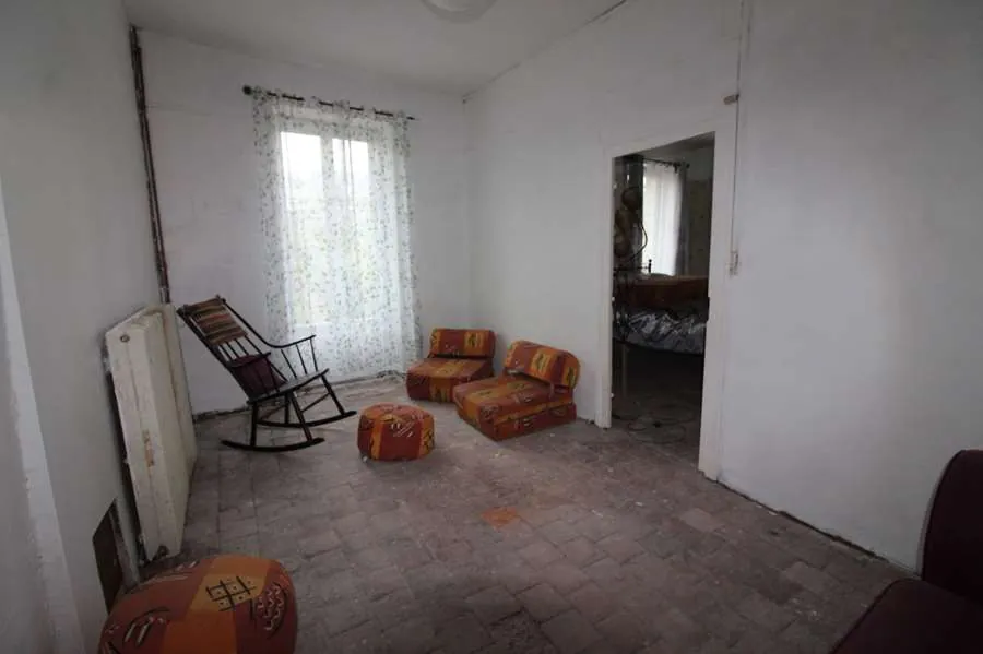Charmante maison en pierre à vendre à Lormes, Morvan avec dépendances et jardin 