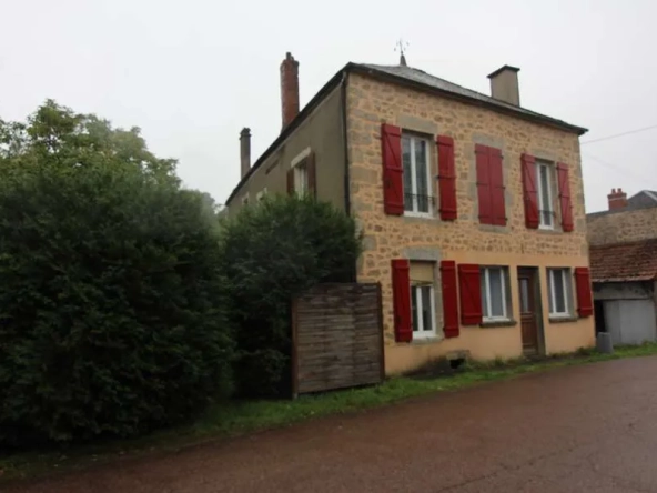Charmante maison en pierre à vendre à Lormes, Morvan avec dépendances et jardin
