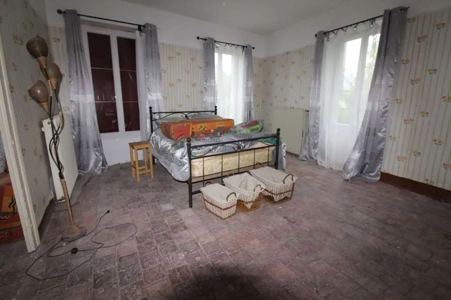 Charmante maison en pierre à vendre à Lormes, Morvan avec dépendances et jardin 