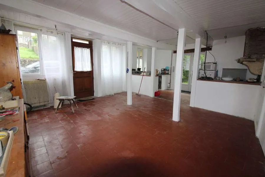 Charmante maison en pierre à vendre à Lormes, Morvan avec dépendances et jardin 
