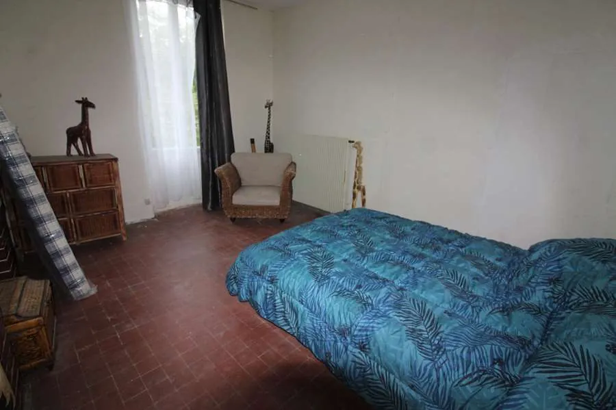 Charmante maison en pierre à vendre à Lormes, Morvan avec dépendances et jardin 