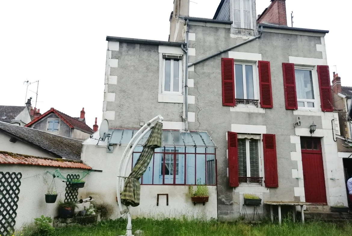 Maison à Nevers avec jardin, garage et 5 chambres – Vitale et proche commodités 