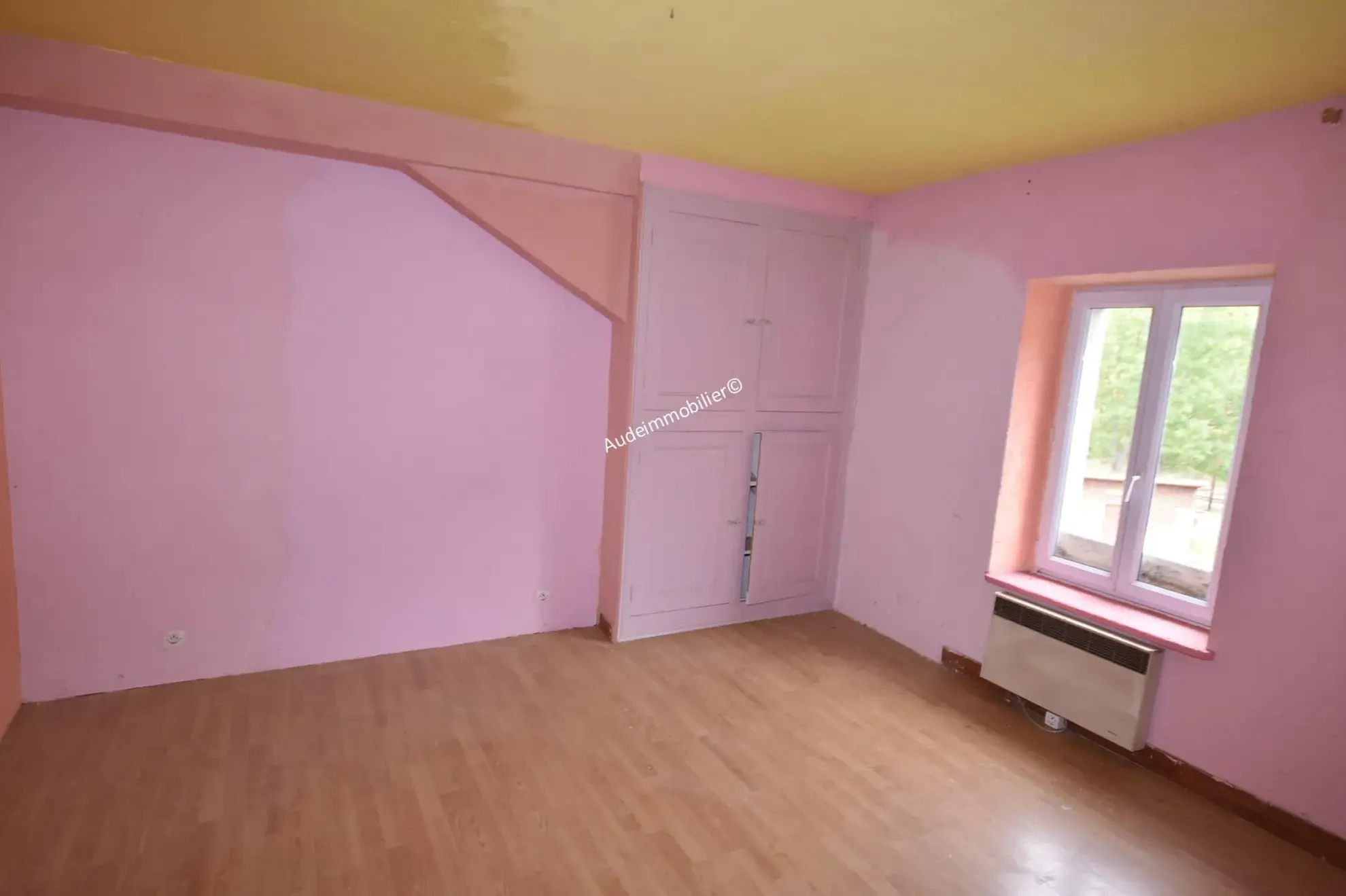 Grande maison modulable de 437 m² avec jardin et garages à Axat 