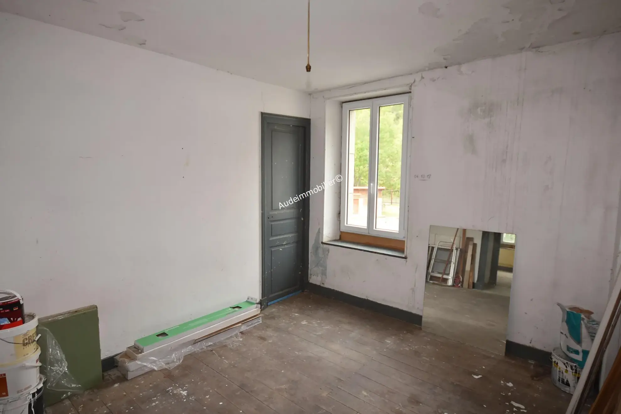 Grande maison modulable de 437 m² avec jardin et garages à Axat 