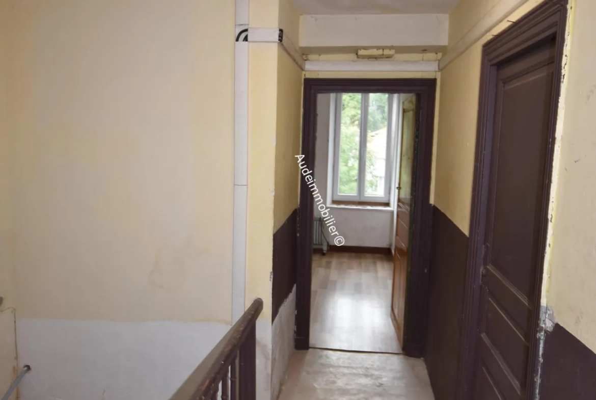 Grande maison modulable de 437 m² avec jardin et garages à Axat 
