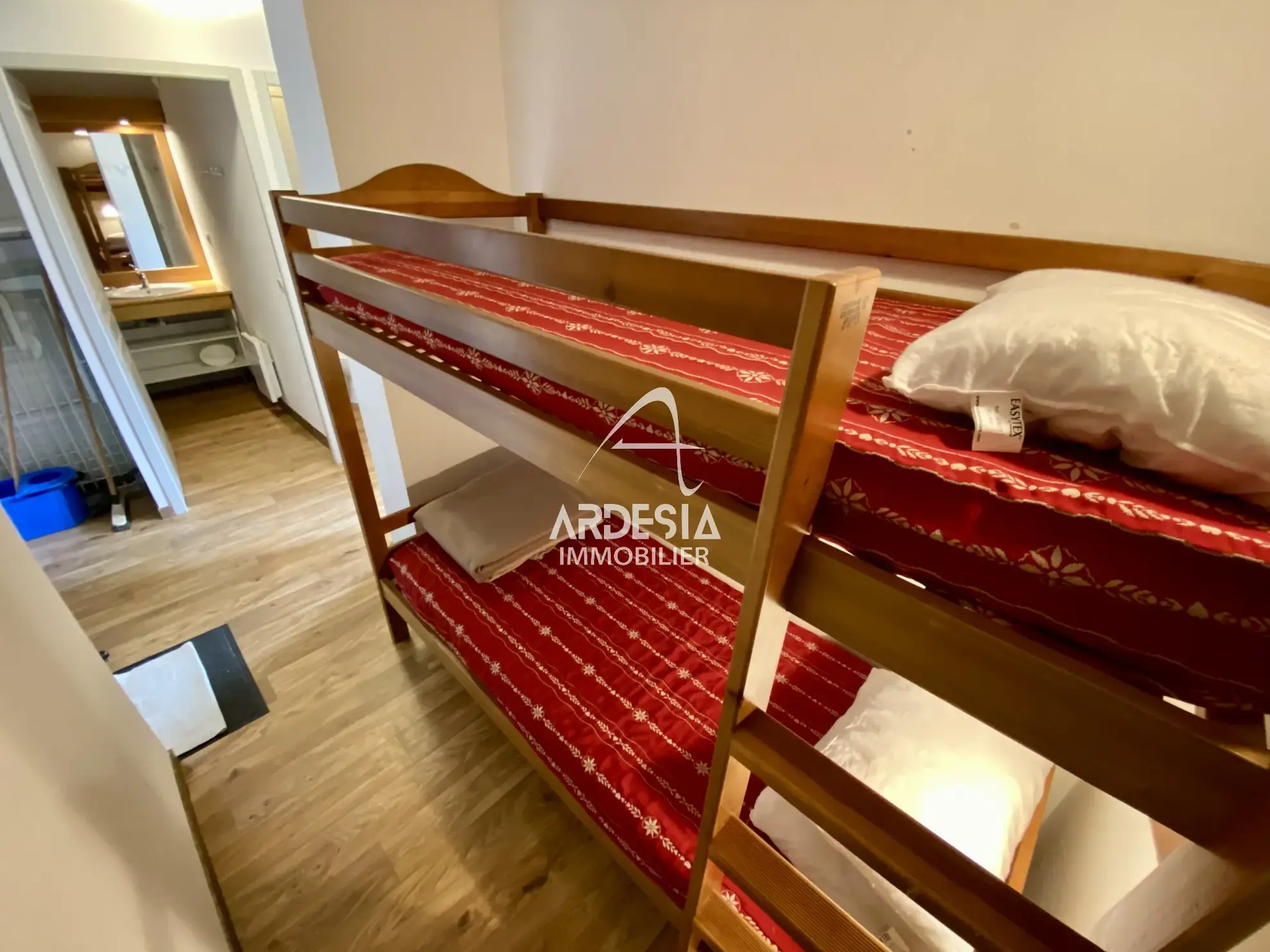 Appartement T2 cabine à vendre à Albiez Montrond, station de ski, vue sur Arves 