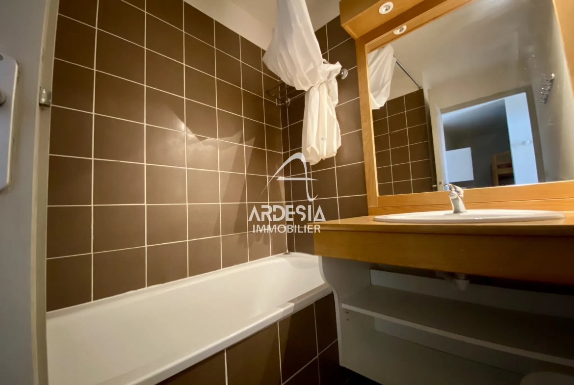 Appartement T2 cabine à vendre à Albiez Montrond, station de ski, vue sur Arves 