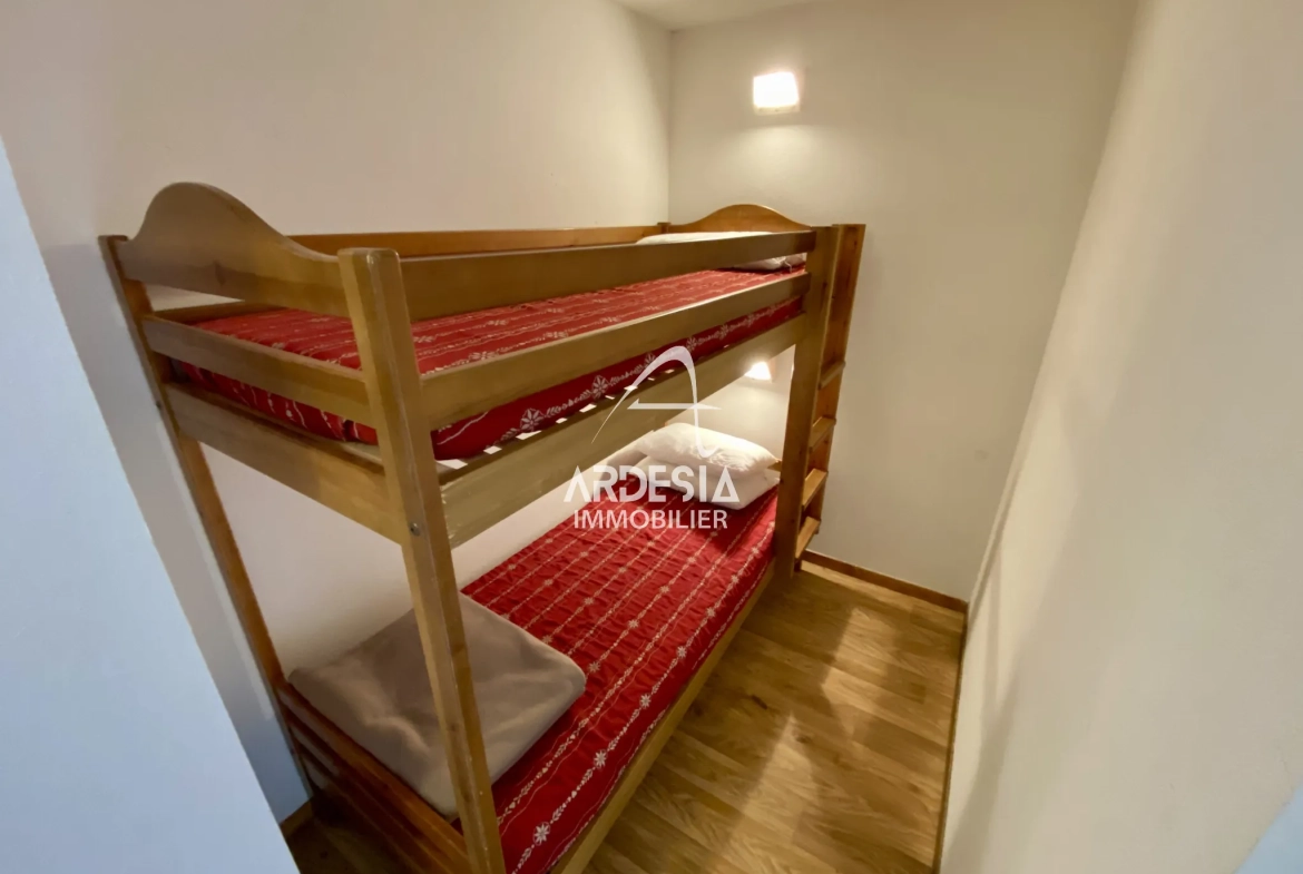 Appartement T2 cabine à vendre à Albiez Montrond, station de ski, vue sur Arves 