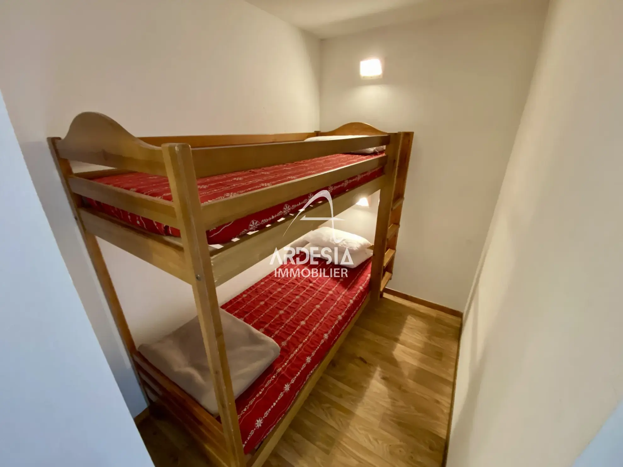 Appartement T2 cabine à vendre à Albiez Montrond, station de ski, vue sur Arves 