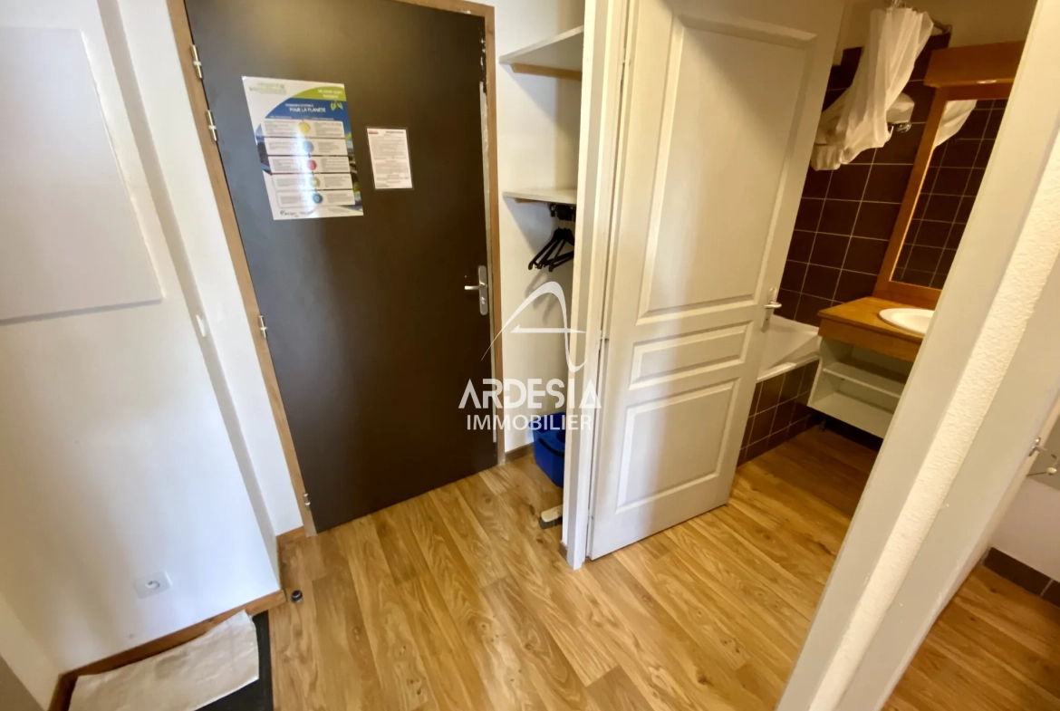 Appartement T2 cabine à vendre à Albiez Montrond, station de ski, vue sur Arves 