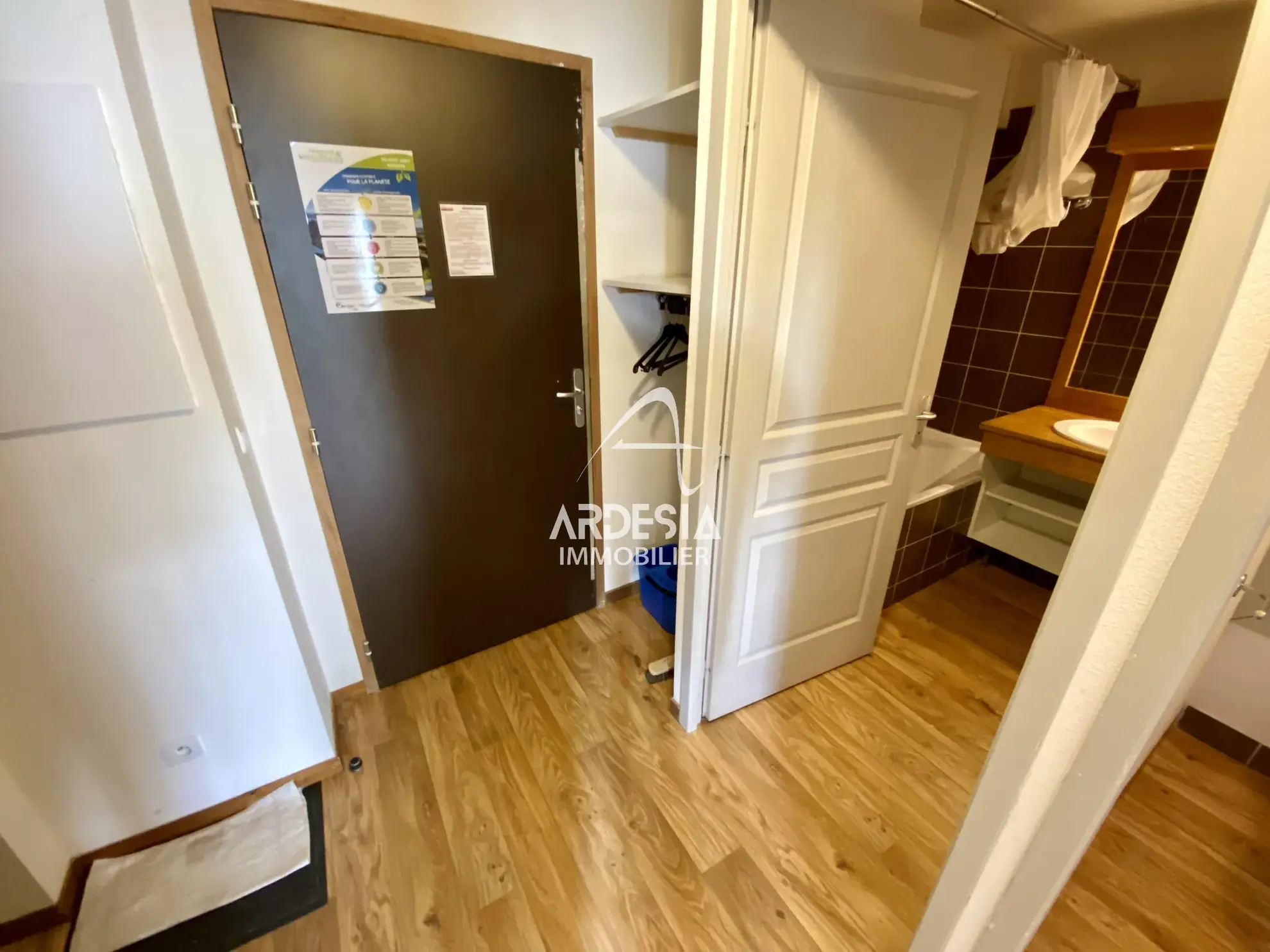 Appartement T2 cabine à vendre à Albiez Montrond, station de ski, vue sur Arves 