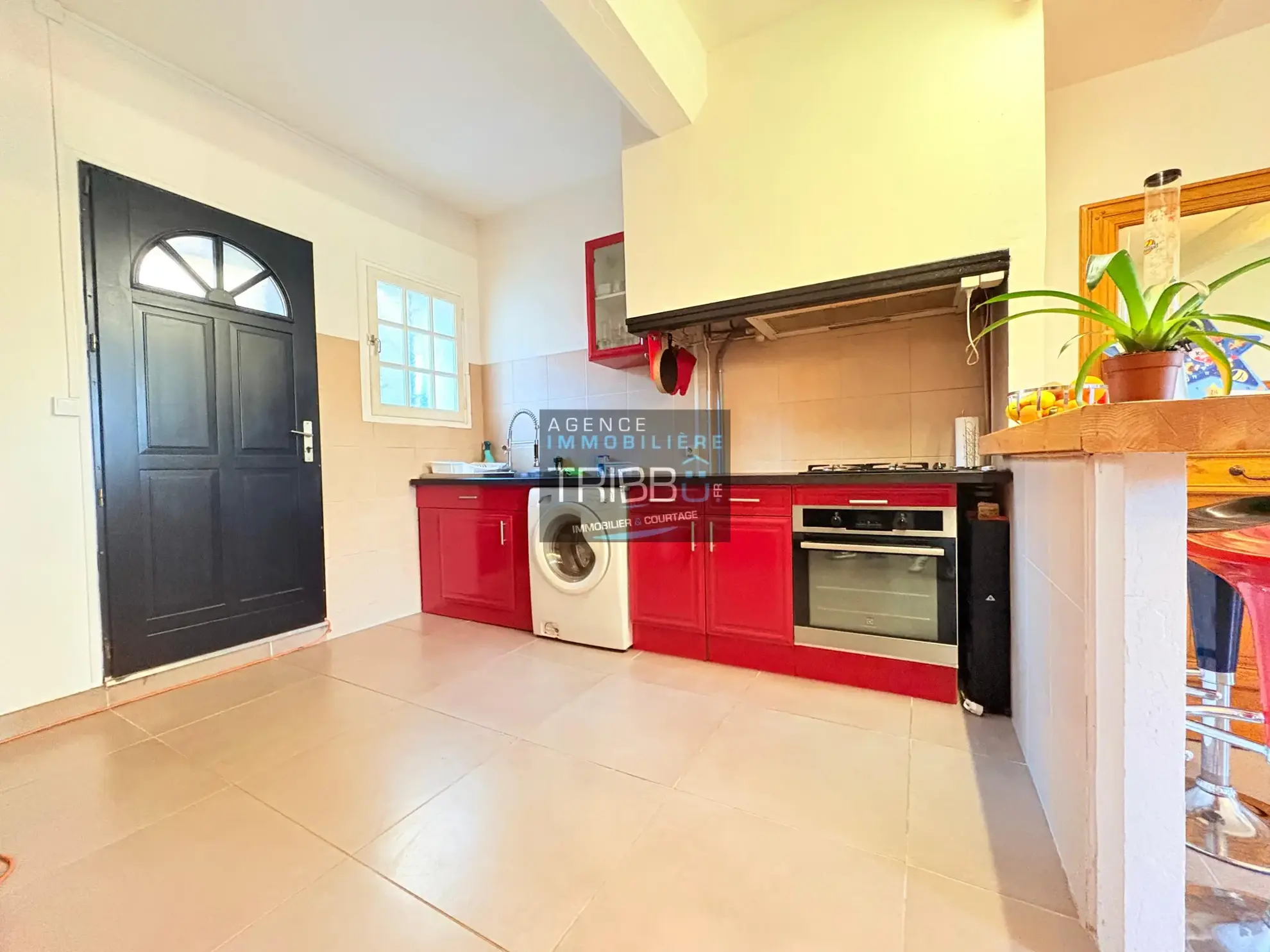 Maison de village à Villemolaque avec grande cour et travaux à prévoir 